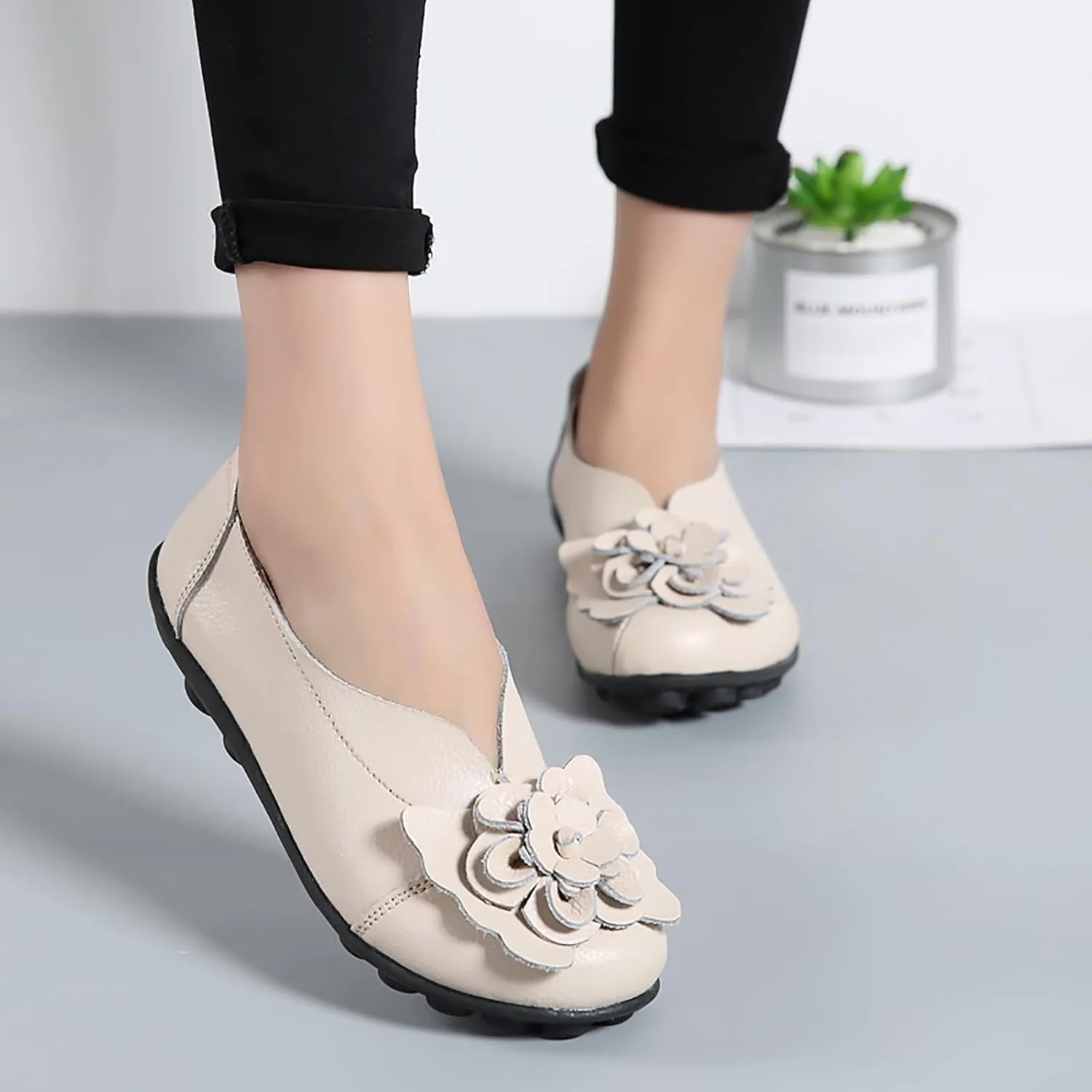 Slip On Loafers for Women Comfortable Walking Work Flats Shoes Soft Cushion Leather Loafers Cute Bow Flower Flat Driving Shoes Indoor Outdoor for Summer